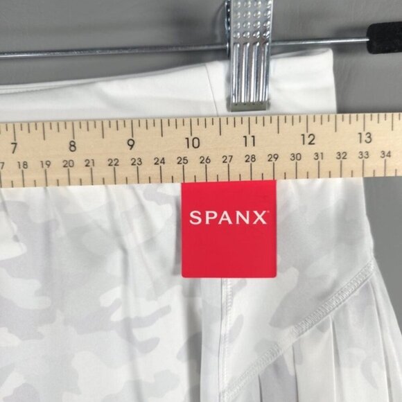 NWT Spanx Women’s Get Moving Pleated Skort Skirt Shorts White Camo 50273R SMALL - Picture 8 of 14